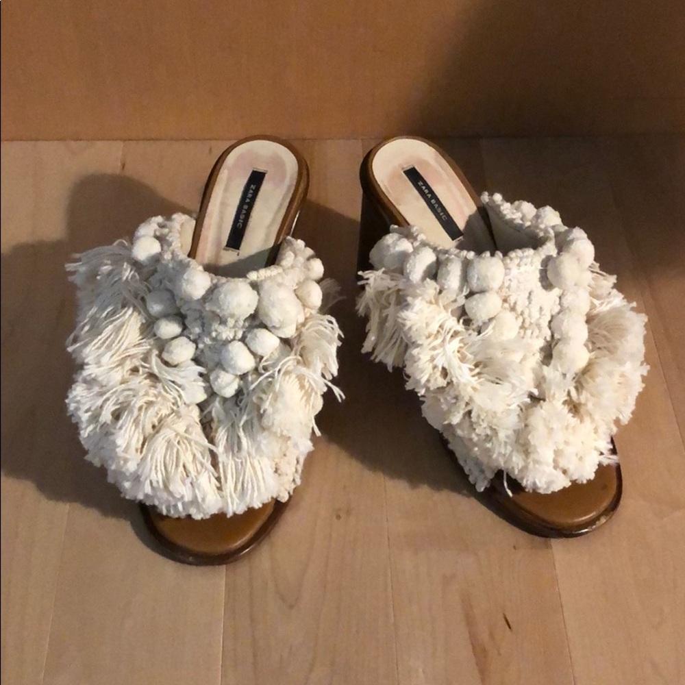 Zara Open toe fringe heeled sandal